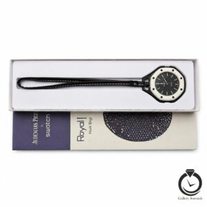 ساعت آویز رویال پاپ مشکی سفید royalpop-huitblanc-pandant